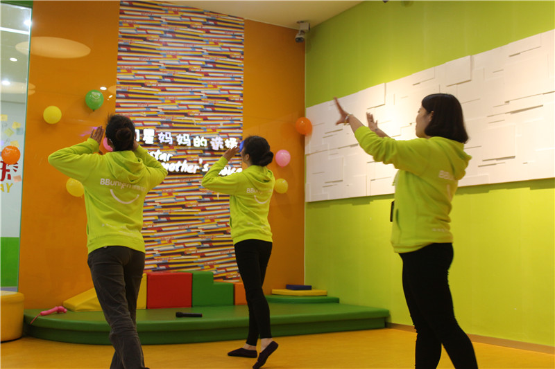 BBunion国际早教厦门外图中心活动花絮：感恩的心，蓝色的爱